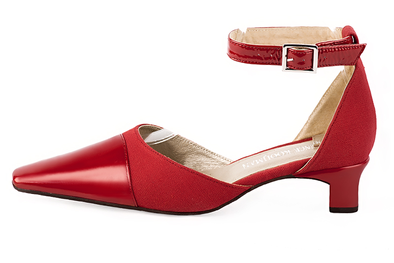 Scarlet red women's open side shoes, with a strap around the ankle. Tapered toe. Low kitten heels. Profile view - Florence KOOIJMAN